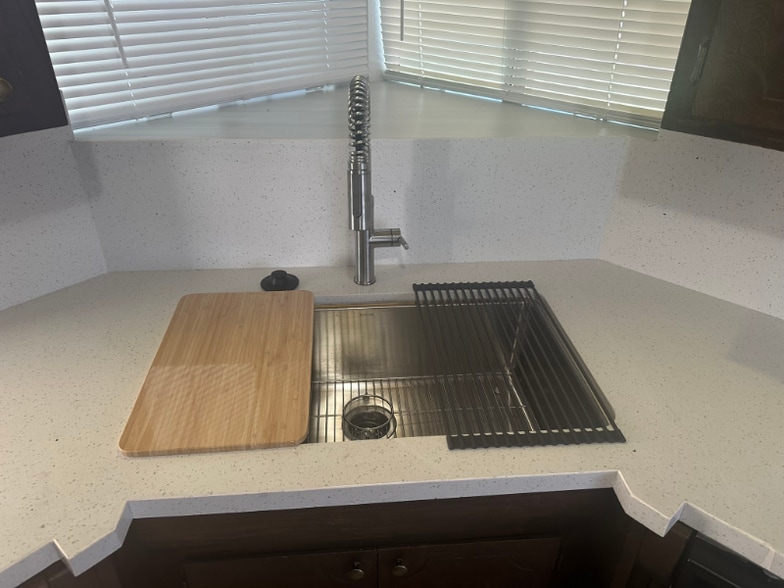 Building Photo - 2440 Stanfield Dr