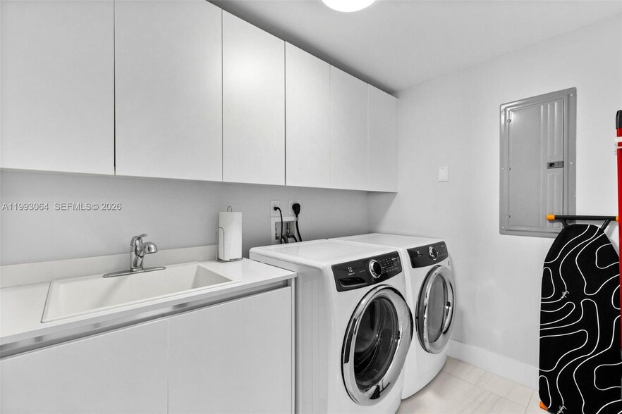 Building Photo - 1180 N Federal Hwy