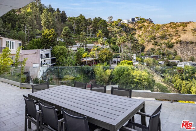 Building Photo - 8540 Hillside Ave