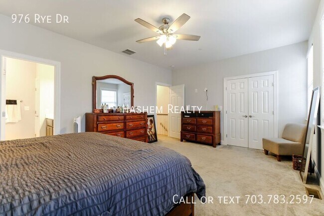 Building Photo - 976 Rye Dr