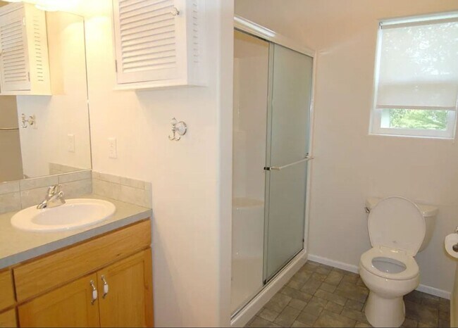 Building Photo - 3 Bedroom Home in North Albany!