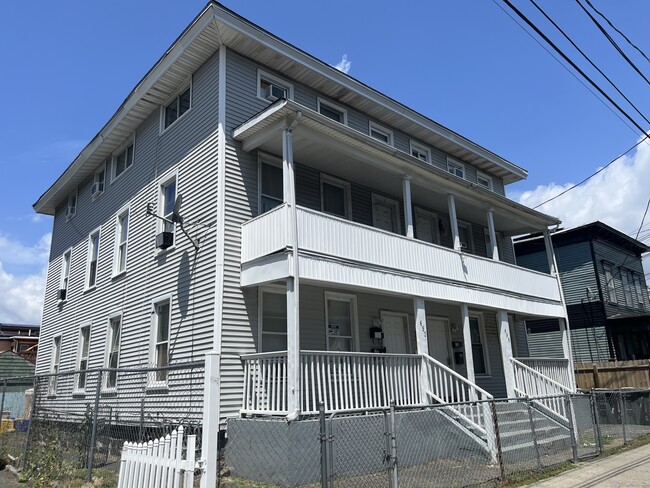 Primary Photo - 695 Kossuth St