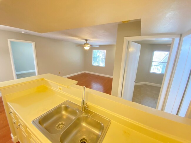 Building Photo - 2-Bed, 2-Bath Condo Near Celebration – Mov...