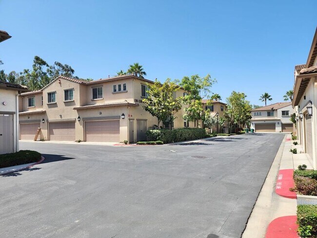 Building Photo - 112 Hedge Bloom