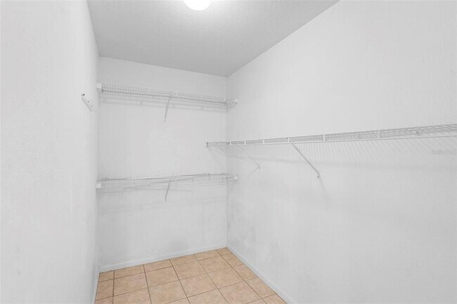 Building Photo - 940 Village Trail