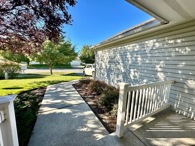 Building Photo - 3 bedroom ranch style home- Newly Renovated!!