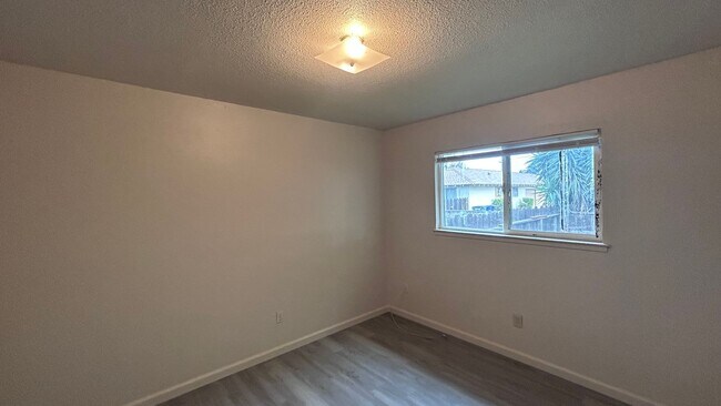 Building Photo - Water, Sewer Included