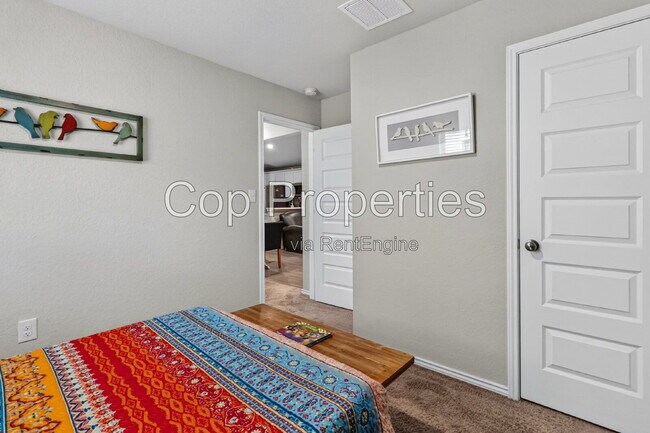 Building Photo - 2425 Ayers Dr
