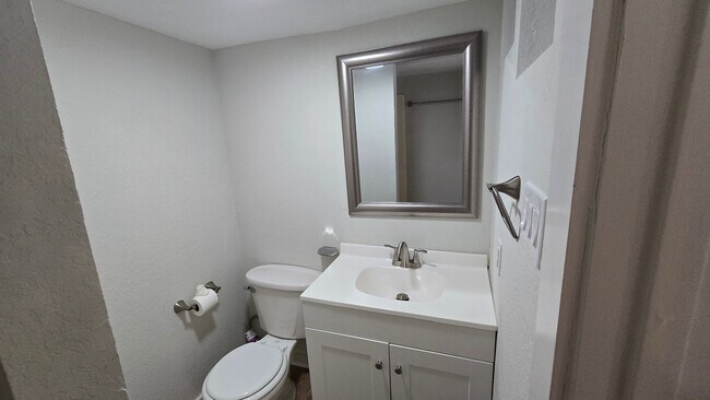 Building Photo - 212 Placid Dr