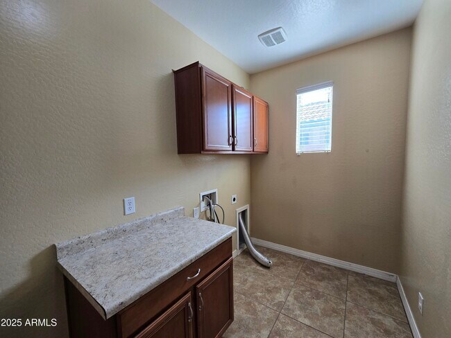 Building Photo - 4540 E Portola Valley Dr