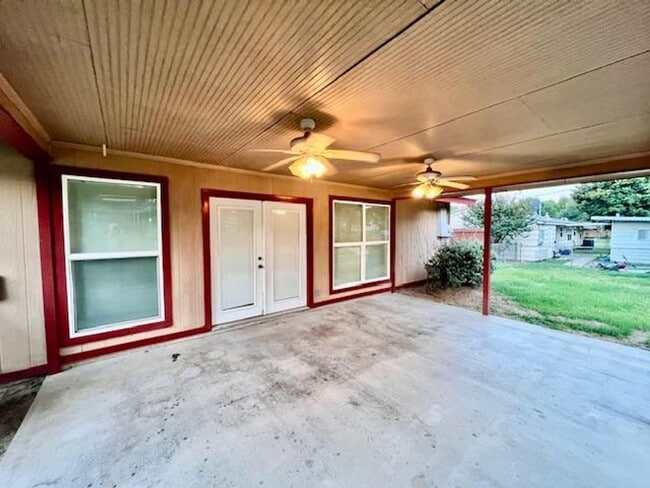 Building Photo - Westwood Subdivision / Rockdale, TX / 4 bedrooms / One Story