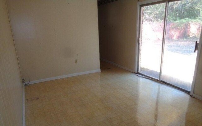 Building Photo - 110 Briarwood Dr