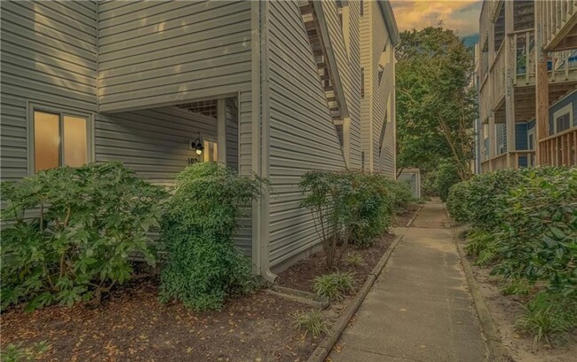 Building Photo - Beautiful 2 Bedroom 2 Bath Condo Short Distance to Chesapeake Bay