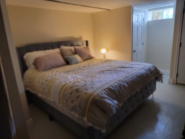 Building Photo - Charming 1BR House in Fairhaven