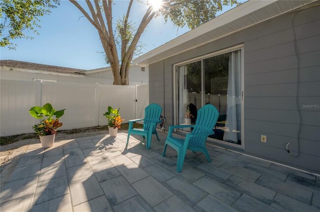 Building Photo - 2523 Lake Ellen Cir