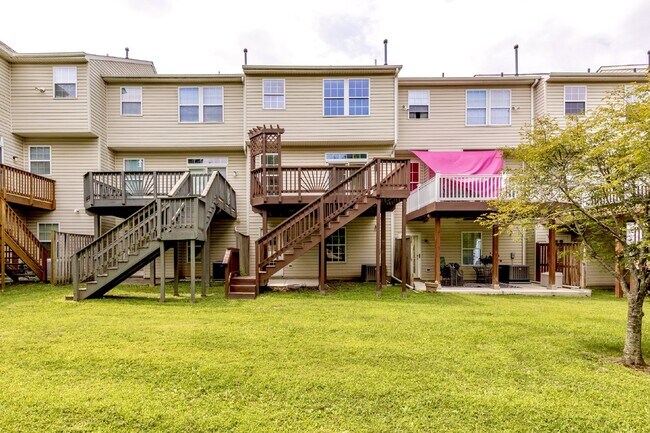Building Photo - Modern Comfort Meets Everyday Convenience in this Stunning Forest Hill Townhome with 3 Beds & 3.5...