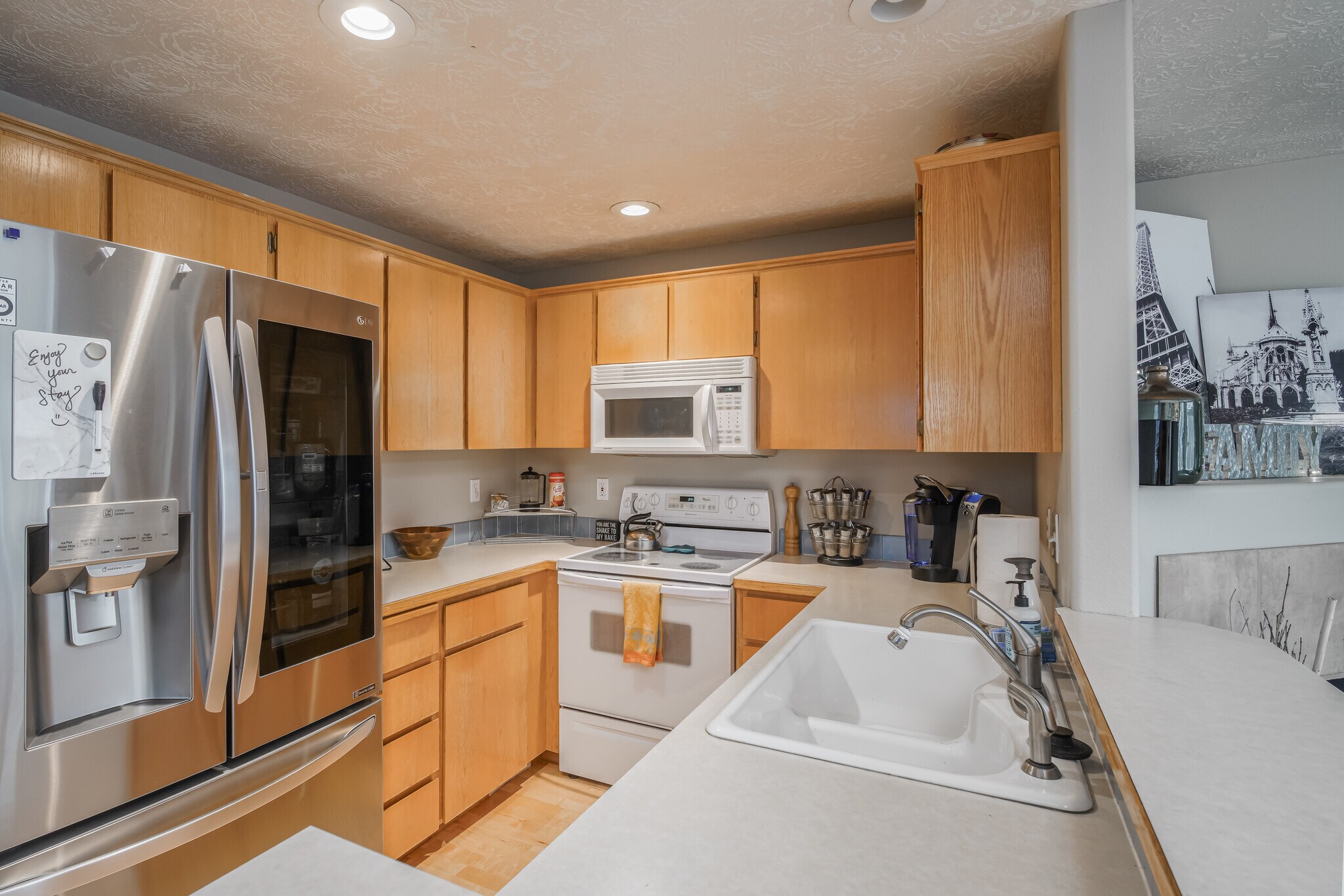 Building Photo - 6705 NE Mallory Ave