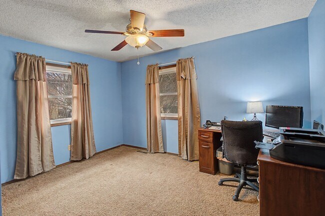 Building Photo - 2817 Arbor Dr