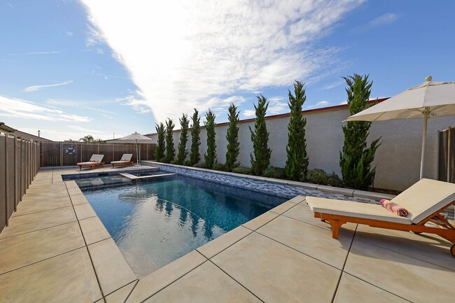 Building Photo - Stunning home with solar and pool!