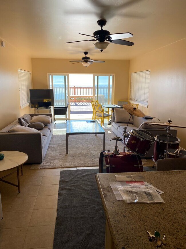 Building Photo - 6633 Del Playa Dr