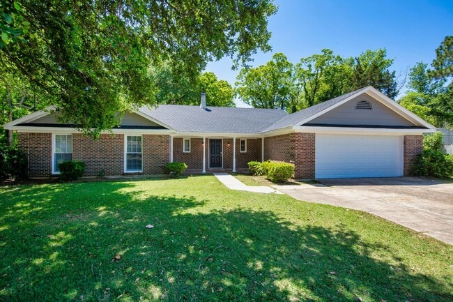 Building Photo - ** 4 Bed 2 Bath located in Ridgefield **Call 334-366-9198 to schedule a self tour