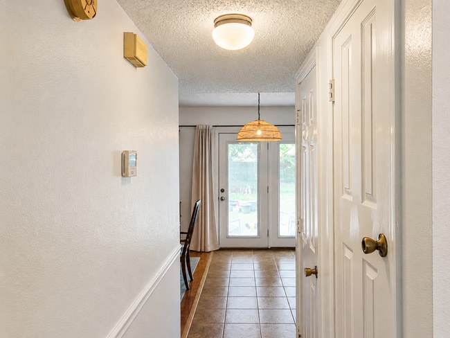 Building Photo - 4008 Breezy Hill Ln