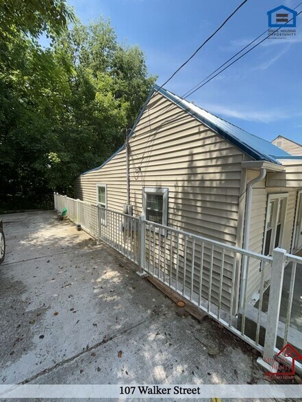 Building Photo - 107 Walker St