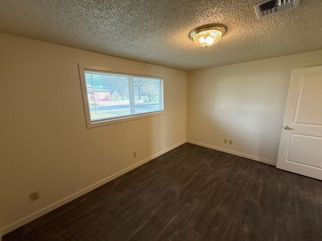 Building Photo - 411 E 3rd St