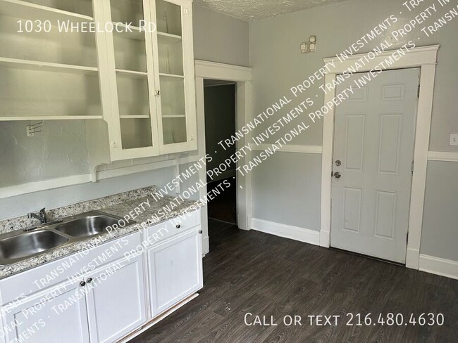 Building Photo - 3 bedroom 1 bath Available Now!