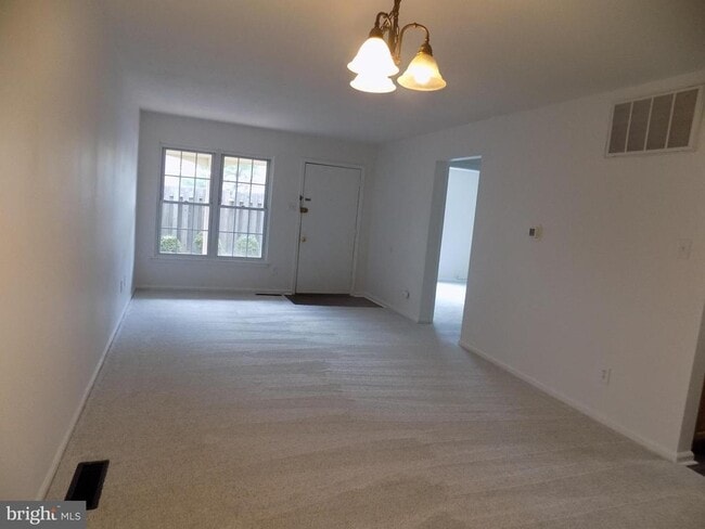 Building Photo - 106 Bancroft Rd