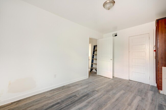 Building Photo - 3422 Ward St