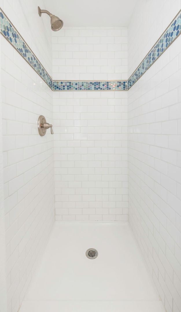 Building Photo - P200 - #7A Holiday Inn