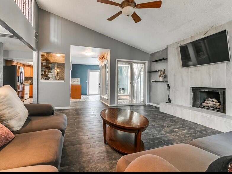 Building Photo - 6705 Bayberry Dr