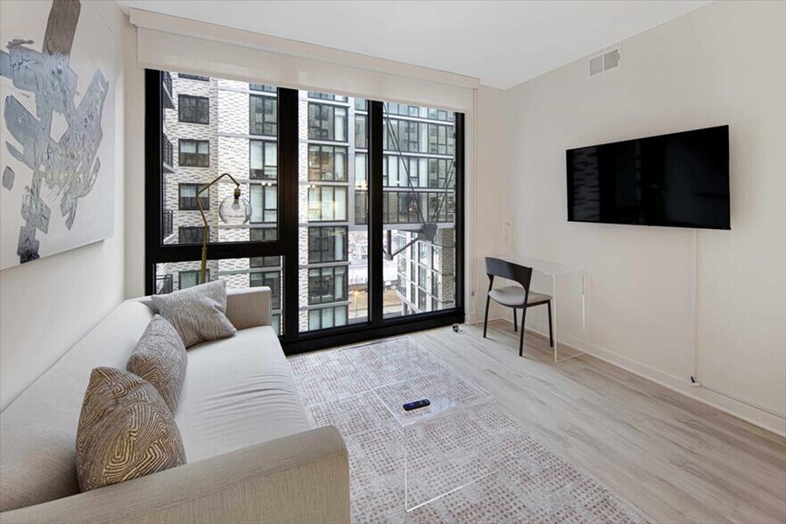 Building Photo - 1051 First St NE