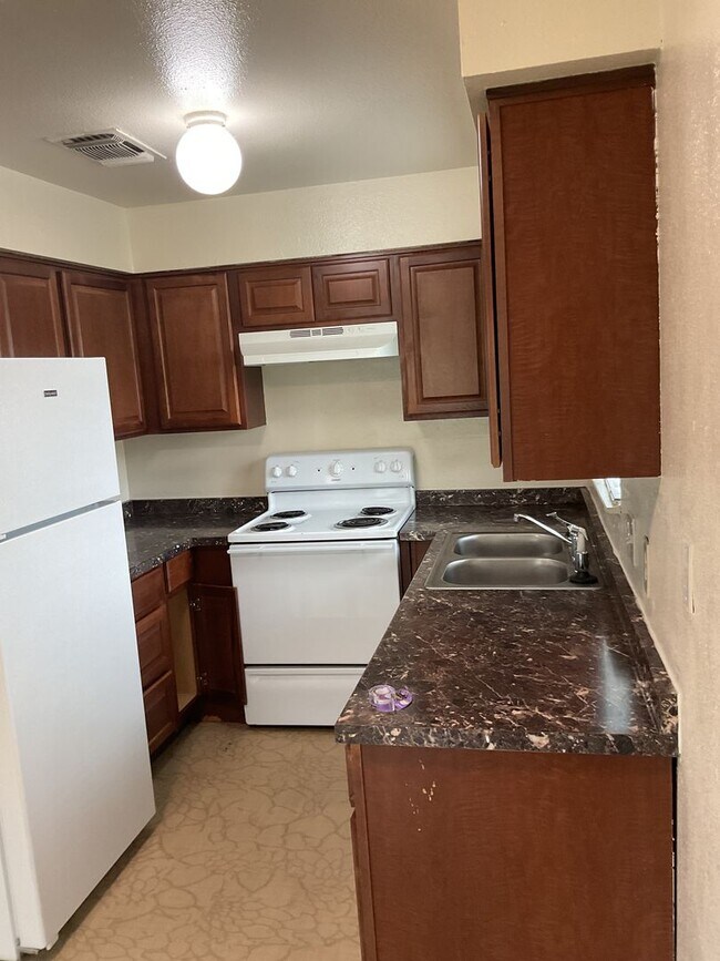 Building Photo - MINA85