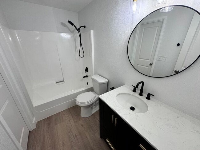 Building Photo - North End 4 bdrm Beautiful Home with Amazing Master closet!!