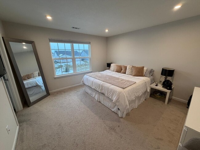 Building Photo - 585 Bermuda Way