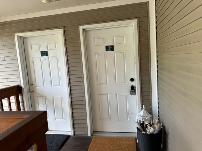 Building Photo - Beautiful One Bedroom Condo - HEAT INCLUDE...
