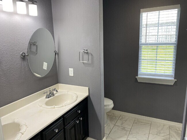 Building Photo - 572 Branchwood Ave