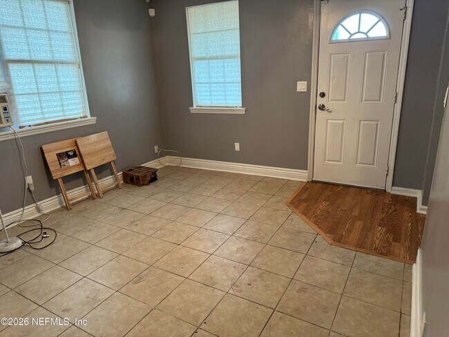 Building Photo - 1138 E 19th St