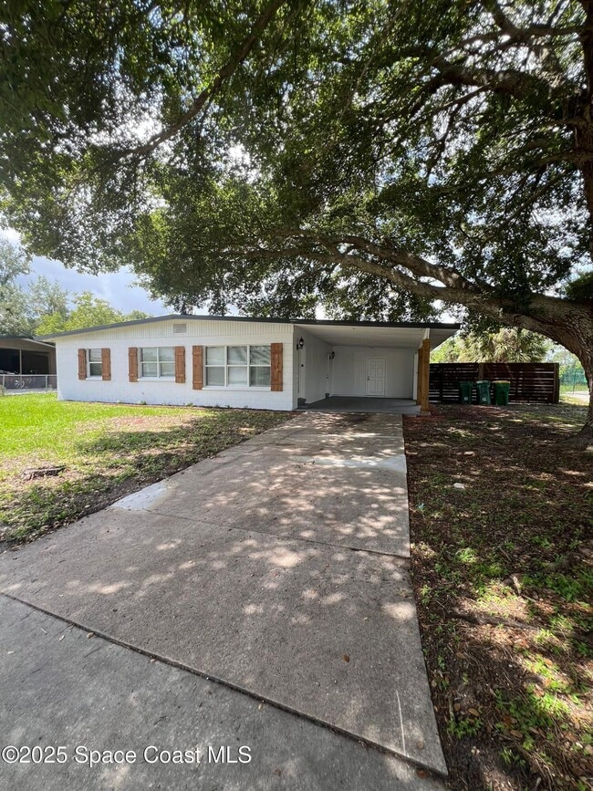 Building Photo - 1221 Cypress Ln