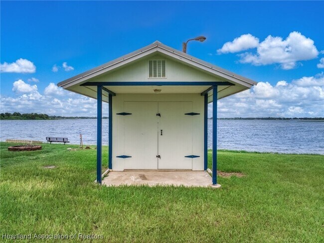 Building Photo - 403 Lake Lotela Dr