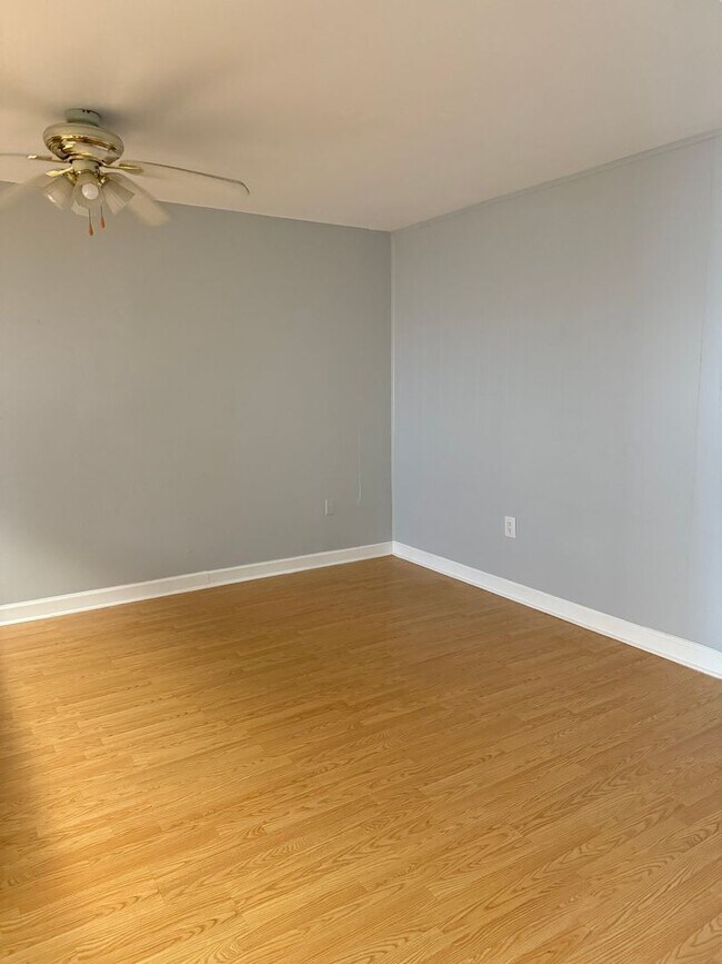 Building Photo - LEASE NOW AND ENJOY 50% OFF 2ND MONTH! Loc...