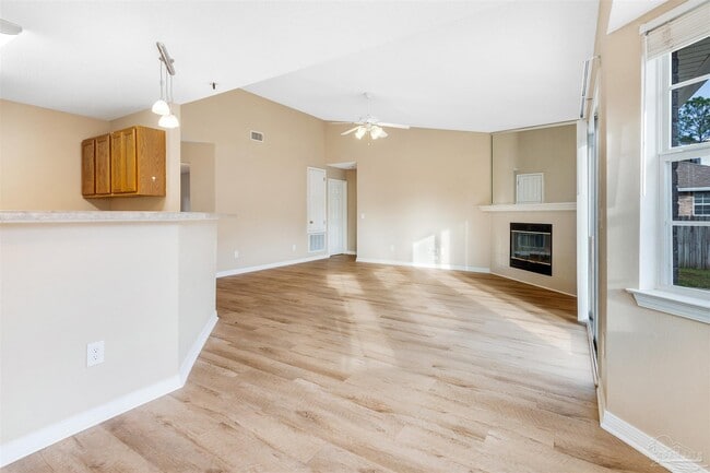 Building Photo - 10719 Crosscut Dr