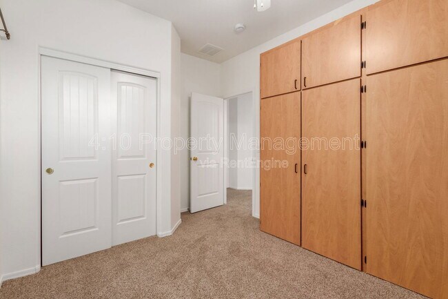 Building Photo - 2644 E Chester Dr