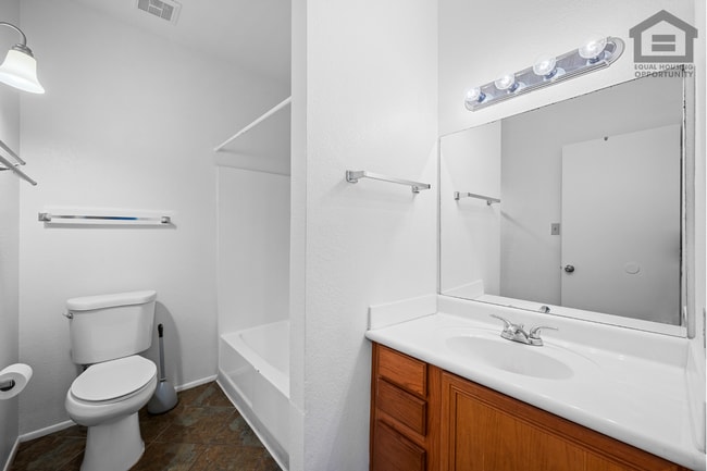 Building Photo - 2Bed/2Bath Condo at Thunderbird Rd/59th Ave! Ready for Immediate Move-In!
