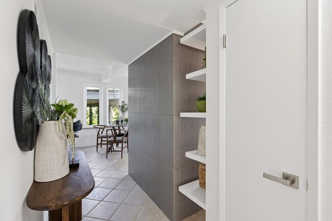 Building Photo - 2 Bedroom, 2 bathroom condo available with spectacular views of Richardson Bay!
