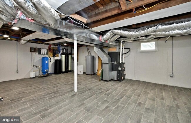 Building Photo - 942 Valley Rd