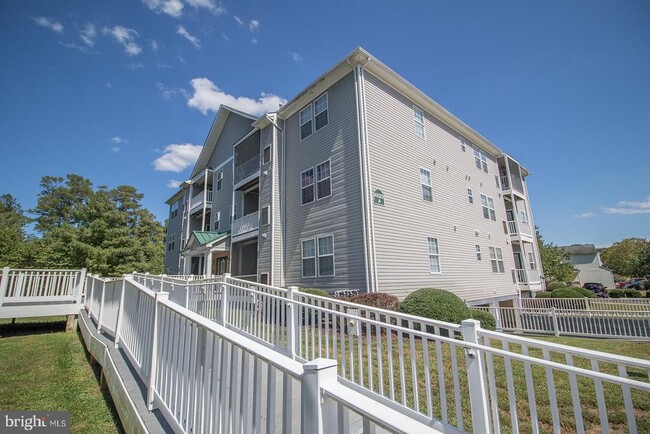 Building Photo - 45522 Westmeath Way