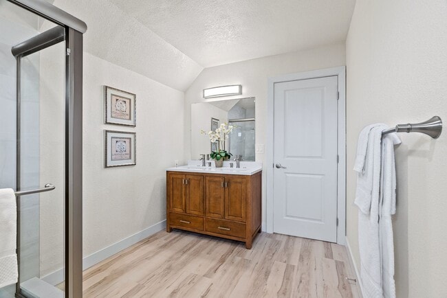 Building Photo - Beautiful Home | Completely Remodeled | Prime Location